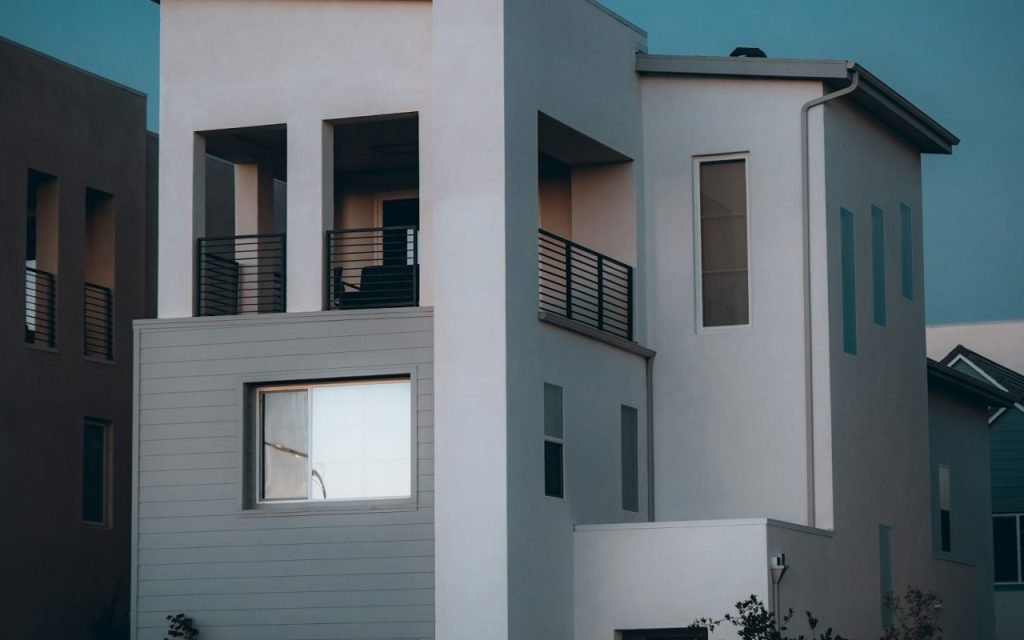 A white modern house with simple walls and clean lines
